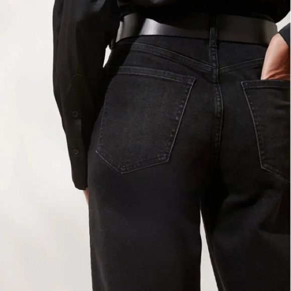 Banana Republic High-Rise Black Wash Straight Jean - Picture 3 of 16
